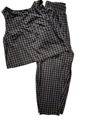 Amazon Women's Navy and Beige Checkered Cropped Pants Set